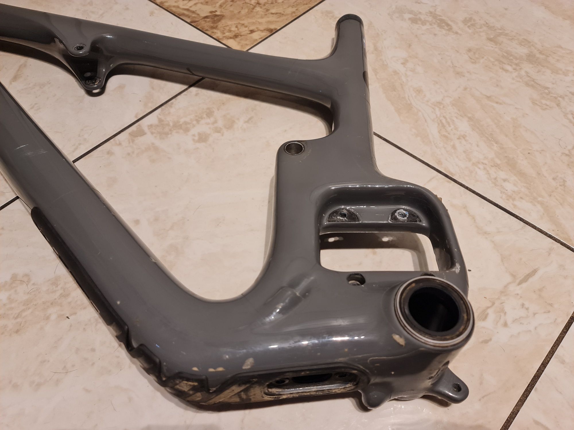 YETI SB140 ,przedni trójkąt