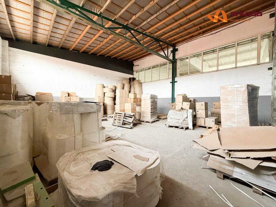 Пропонується до продажу виробничо - складський комплекс.