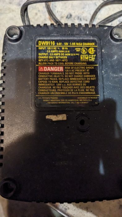 Зарядний пристрій DeWalt