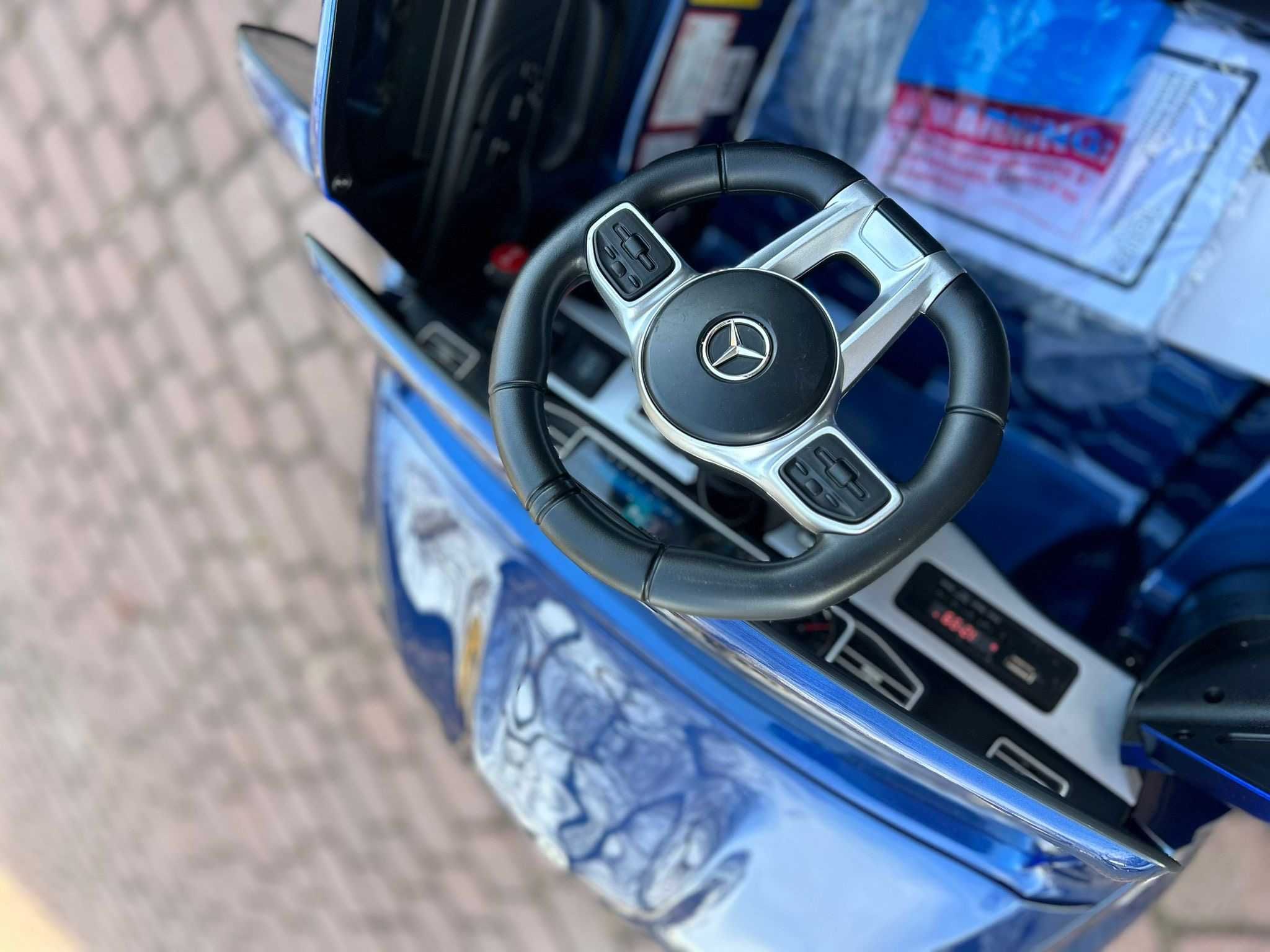 Pojazd na akumulator Mercedes Benz M