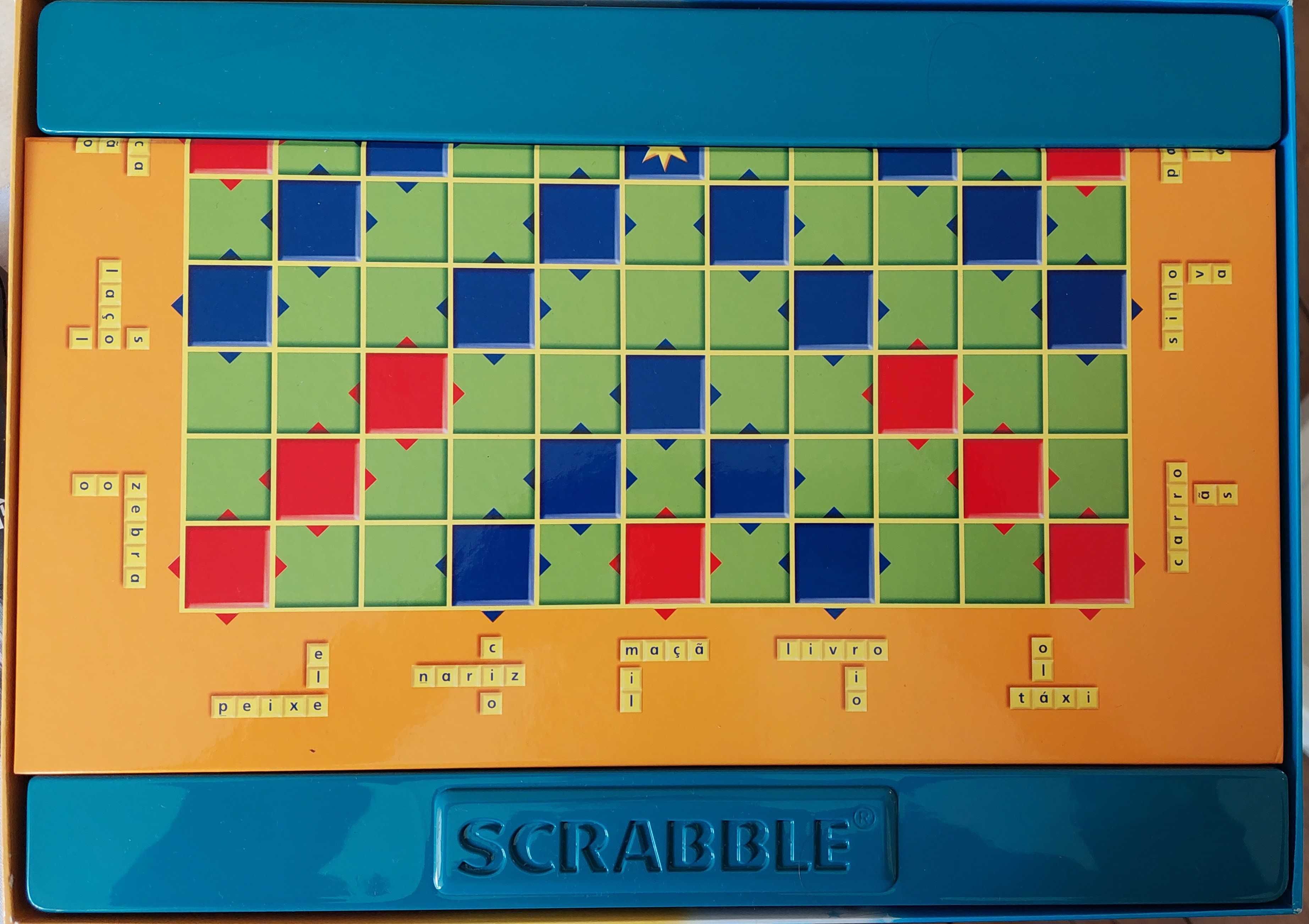 Jogo de tabuleiro SCRABBLE - MATTEL -