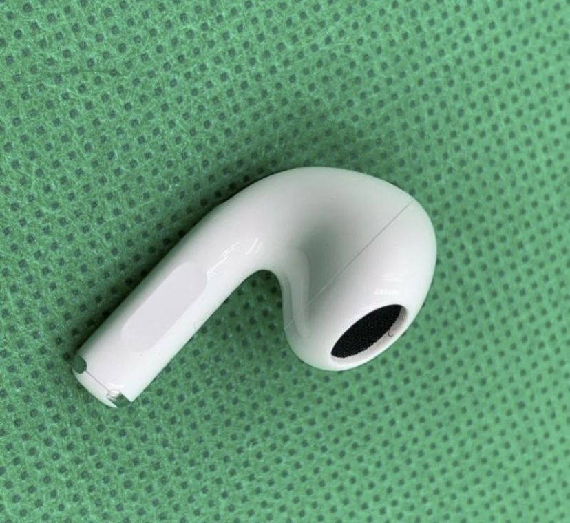 Apple AirPods 3rd Generation RIGHT   Original A2565