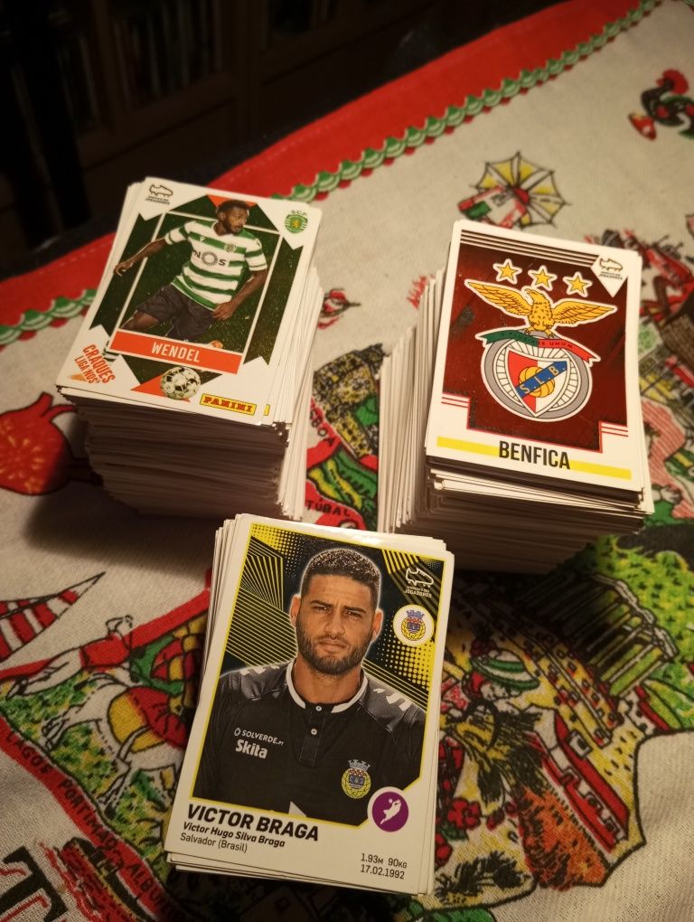 Cadernetas novas vazias com lotes de cromos