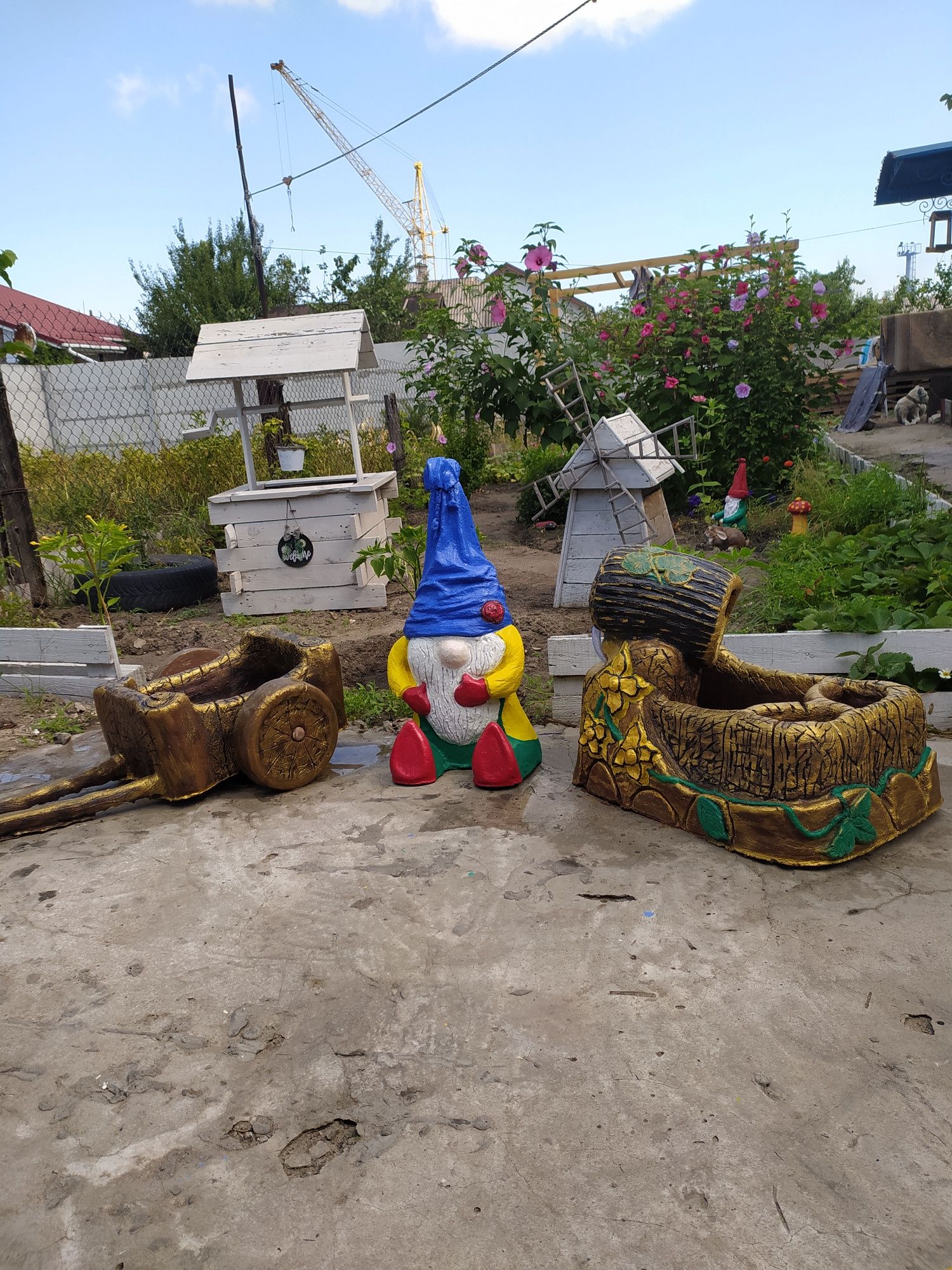 Садовый бетонный водопад