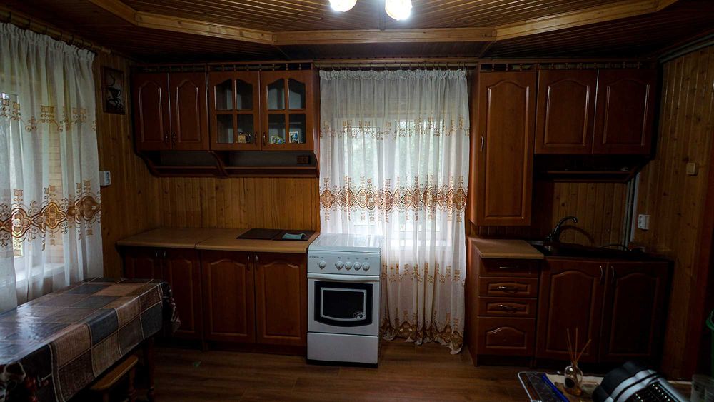 Продається затишний будинок з невеликою ділянкою в Карпатах