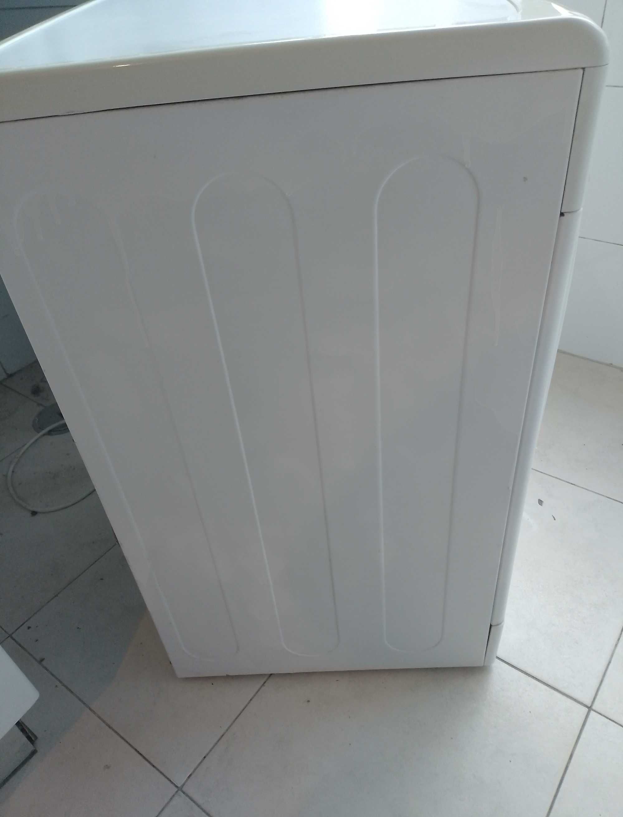 Máquina de secar roupas