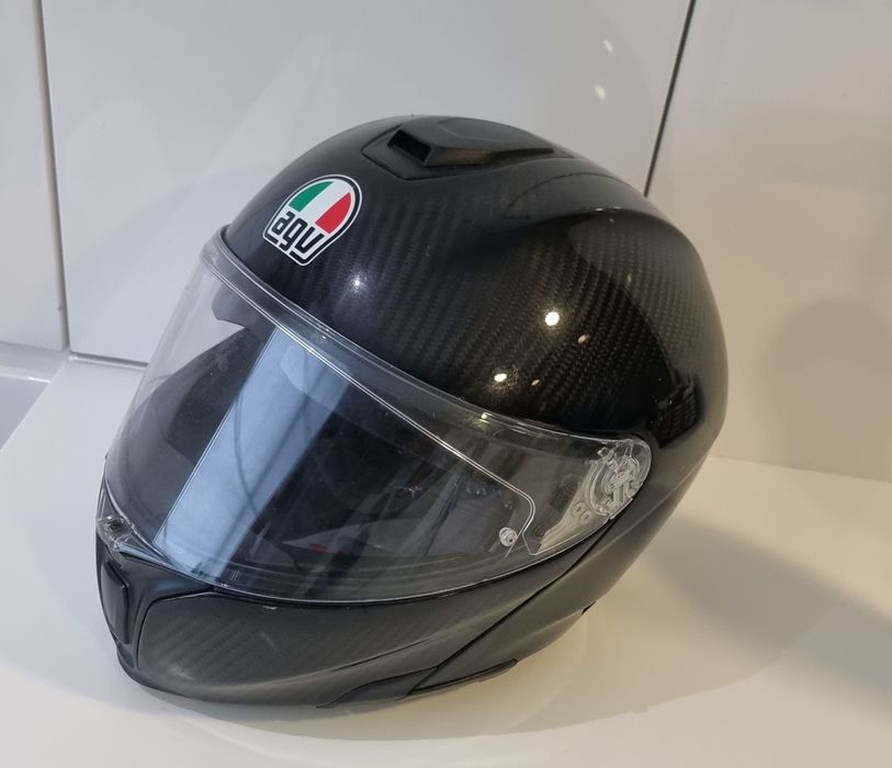 Capacete AGV Sportmodular em carbono