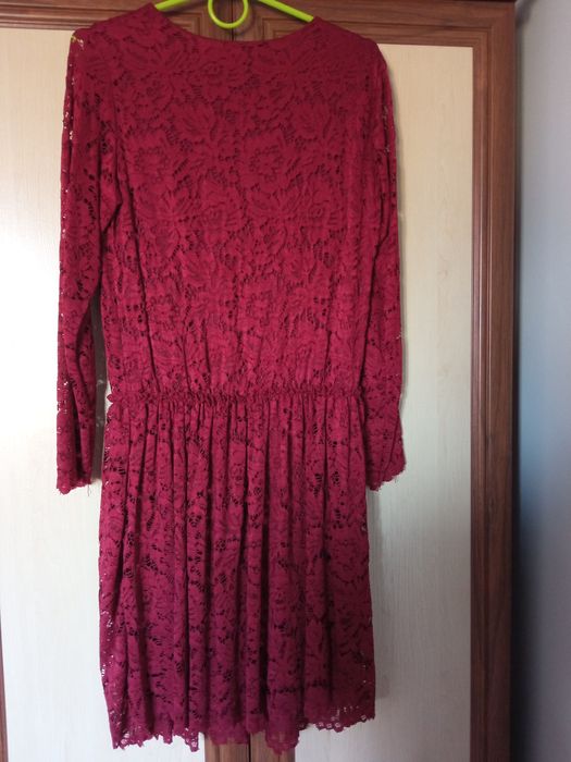 Bordowa koronkowa sukienka