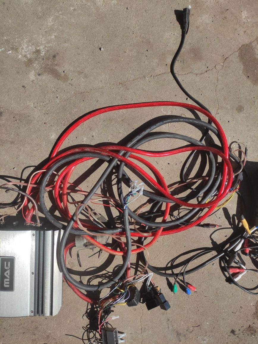 Wzmacniacz samochodowy Mac +radio JVC KD-AVX 55