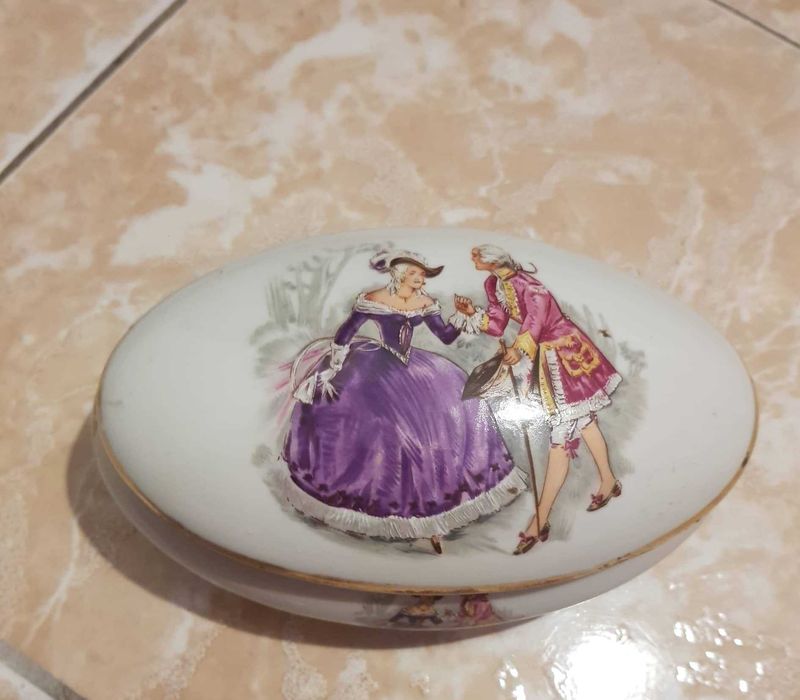 Regaleira em porcelana fina com ouro 22k da Limoges