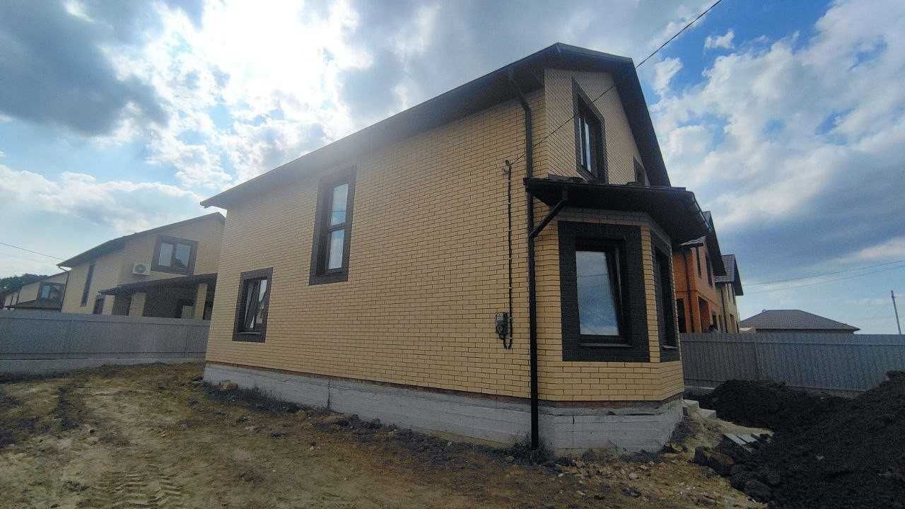 Продаж 2 поверхового будинку, 120 кв. м, 4 кімнати, на пров. Весняний