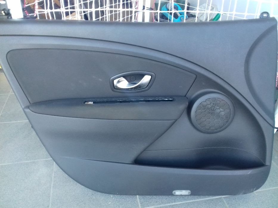 Tapicerka drzwi lewe przód Renault Fluence