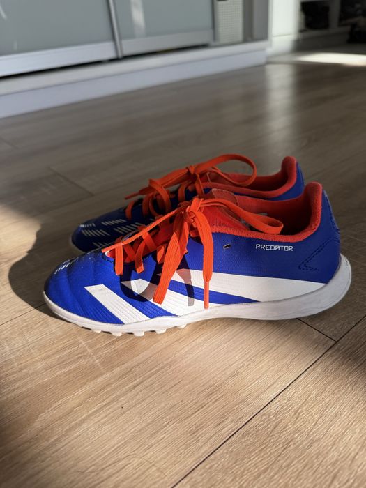 Продам футбольные сороконожки,бутсы adidas