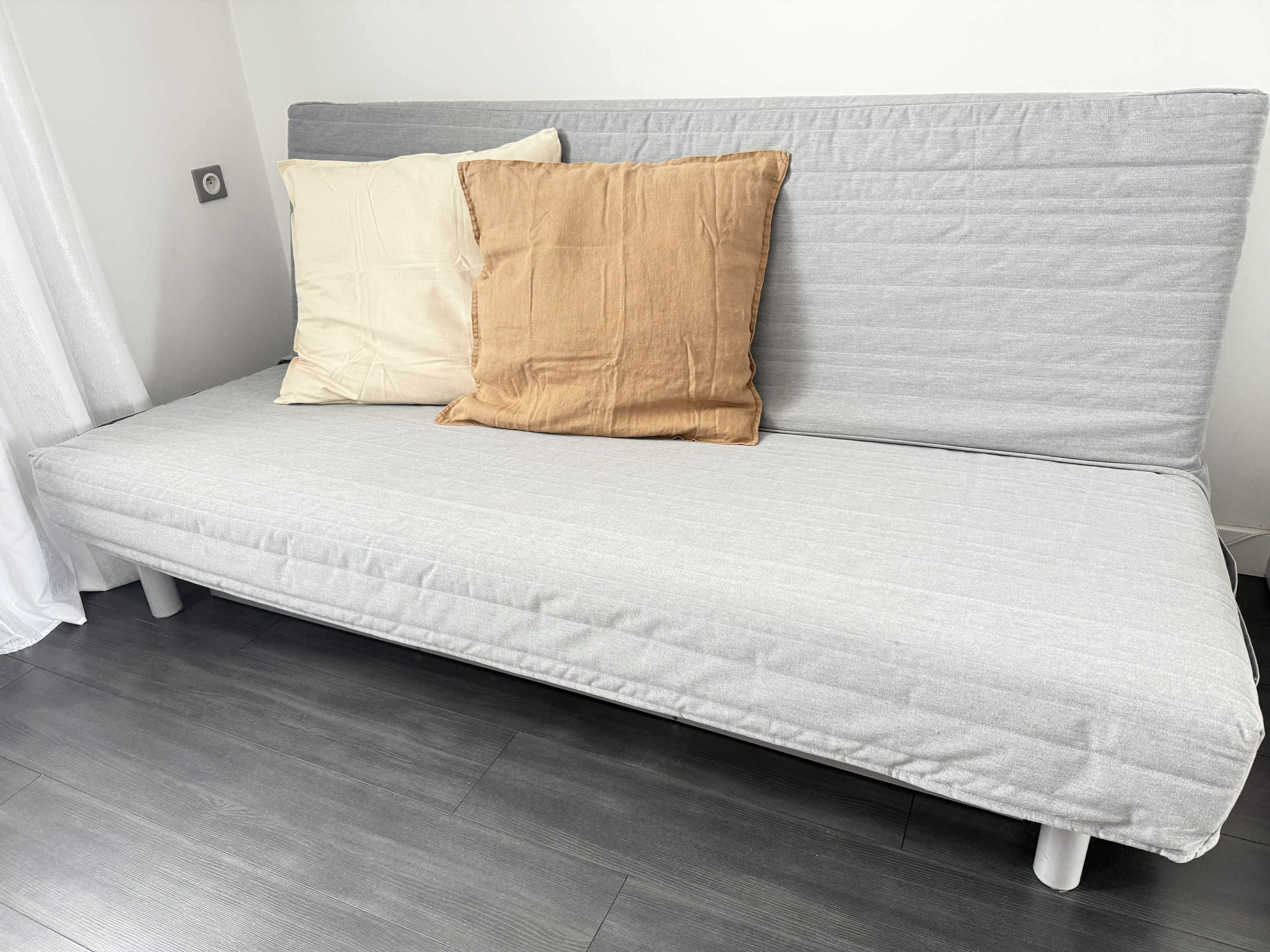 Sofa z dużym pojemnikiem