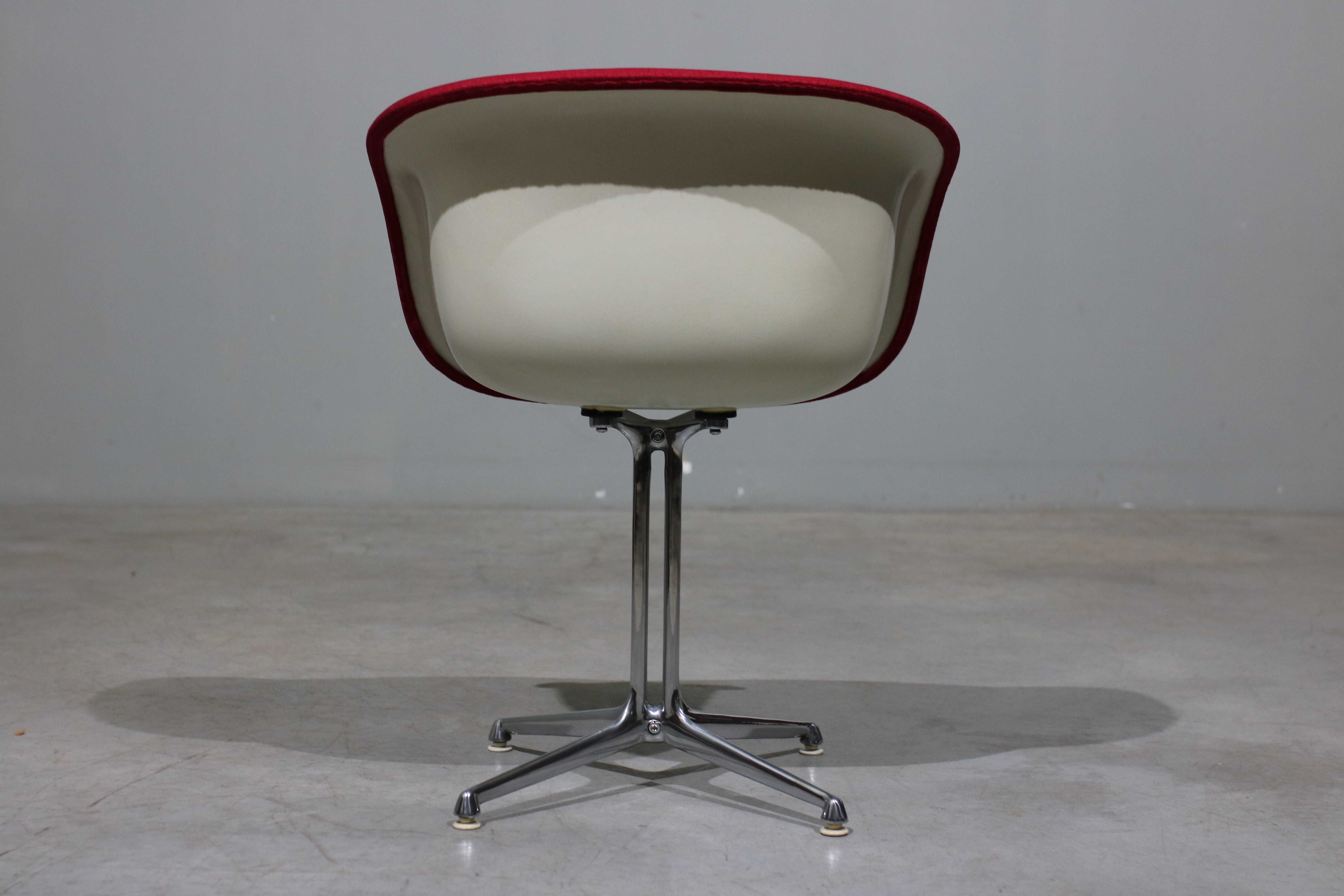 Cadeiras Charles and Ray Eames modelo "La Fonda" | Herman Miller