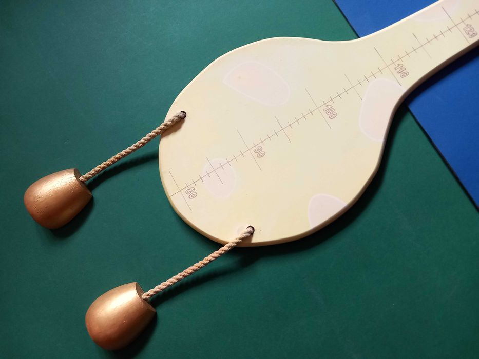 Miarka wzrostu dziecka - urocza krówka drewniana 80-130 cm