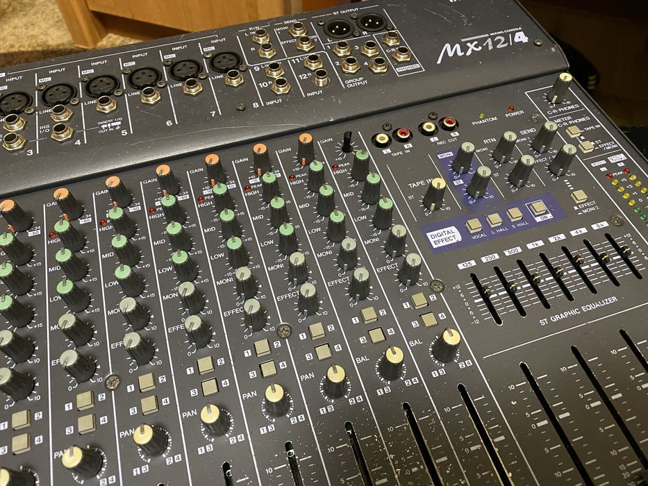Yamaha MX12/4 — аналоговий мікшерний пульт