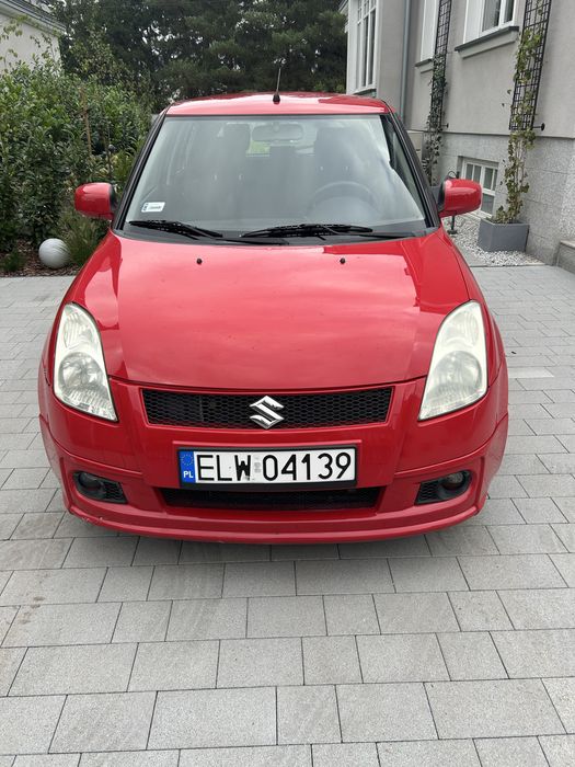 Czerwone Suzuki Swift