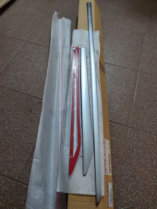 Молдінг( штучно ) Nissan Qashqai 2013-2021р випуску ,молдинг оригінал