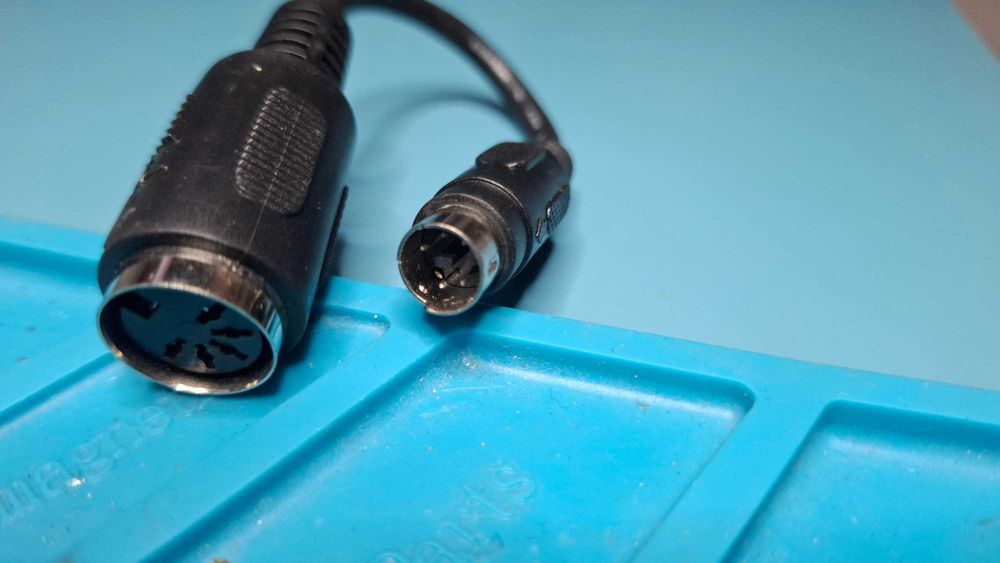 Lote de cabos e adaptadores audio, video, etc. (34 peças)