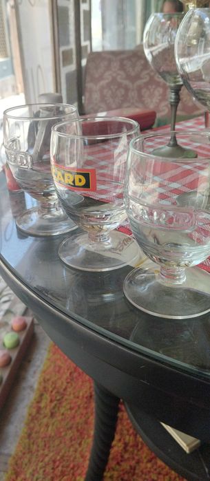 Pratos, copos, talheres, utensílios de cozinha...