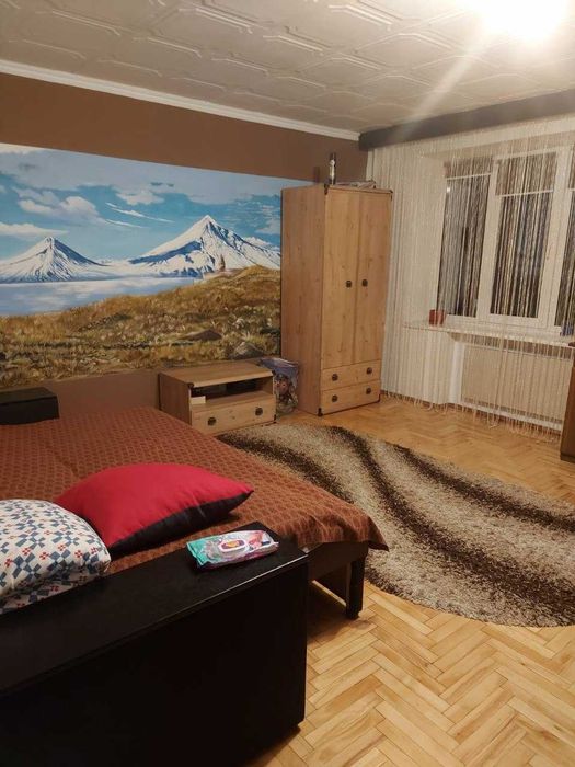 4-кімнатна квартира. Можна по сертифікату