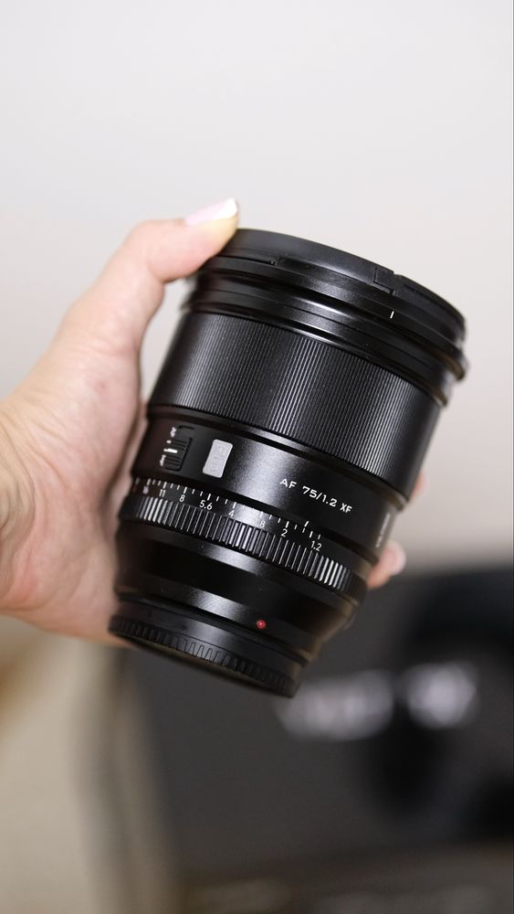 Обʼєктив Viltrox 75 mm f1.2 Pro для Fujifilm