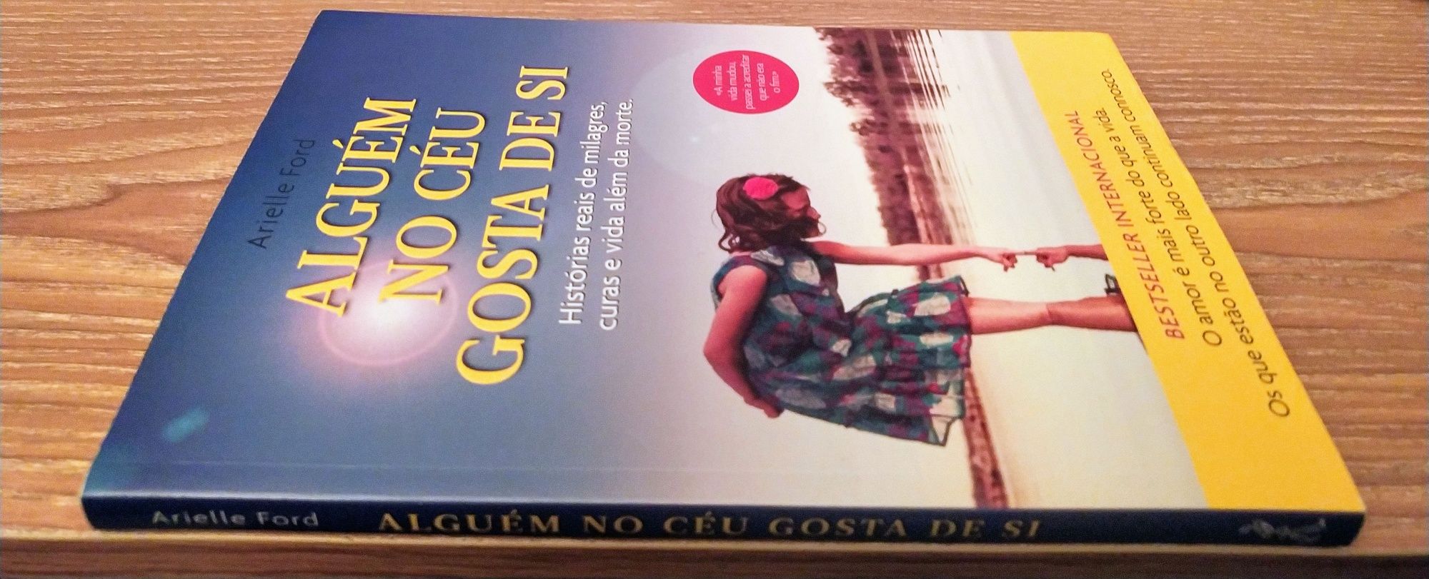 Livro "Alguém no Céu gosta de Si"