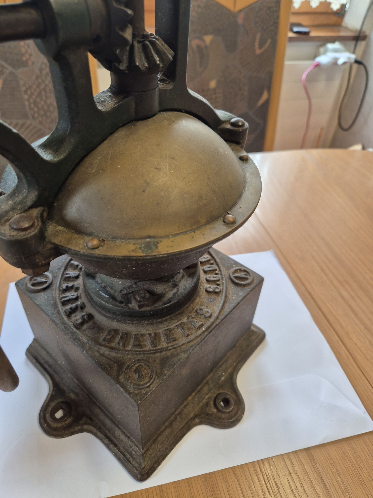 Moinho de café antigo Peogeot N1