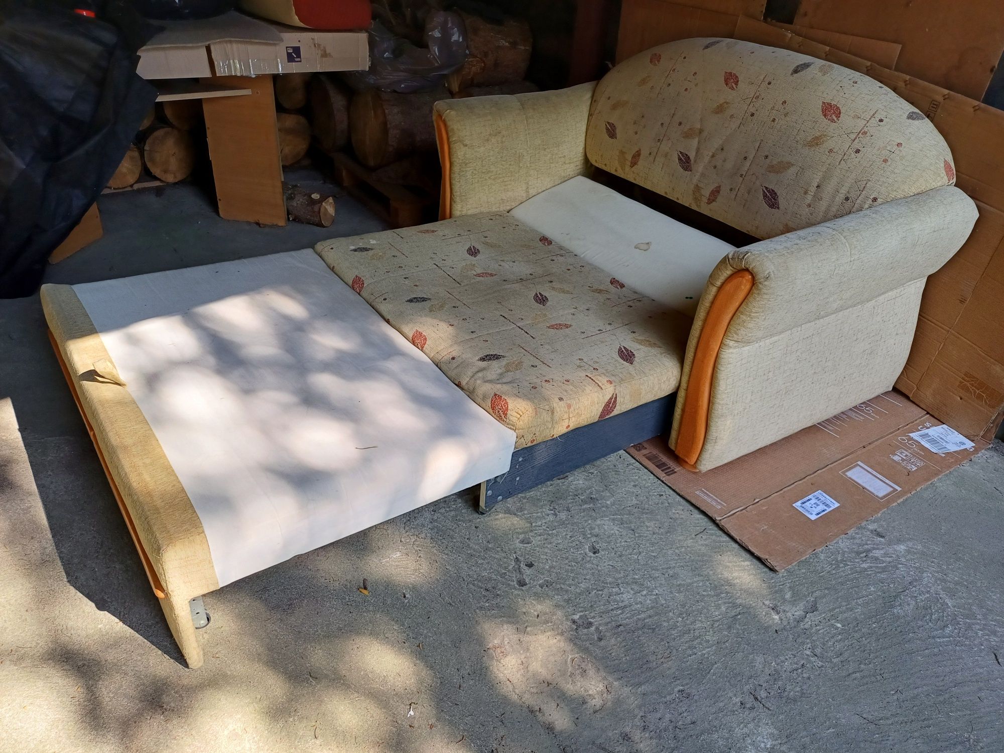 Sofa rozkładana z pojemnikiem