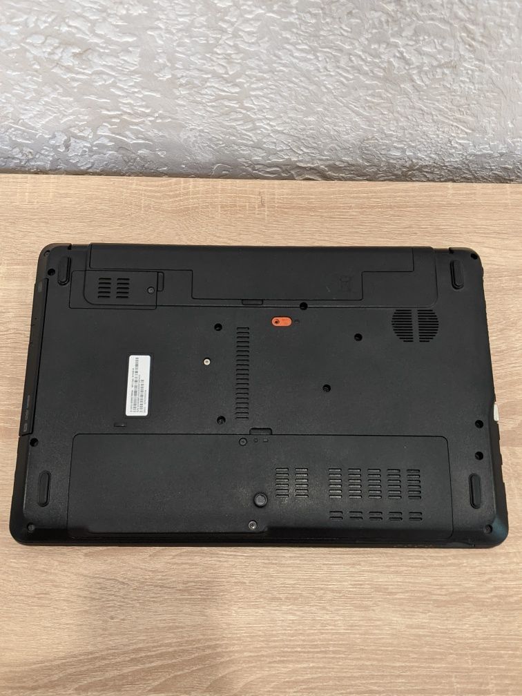Acer 15.6/Core i3 3110m/Nvidia/Бат 1год/Хороший стан/SSD+HDD/RAM 8gb/