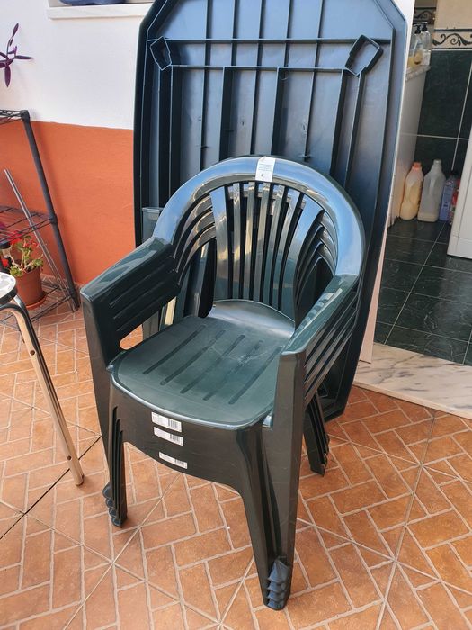 Conjunto mesa jardim 4 cadeiras em plastico e mesa de apoio aluminio
