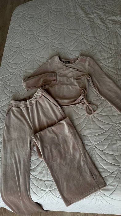 Костюм з велюрової тканини