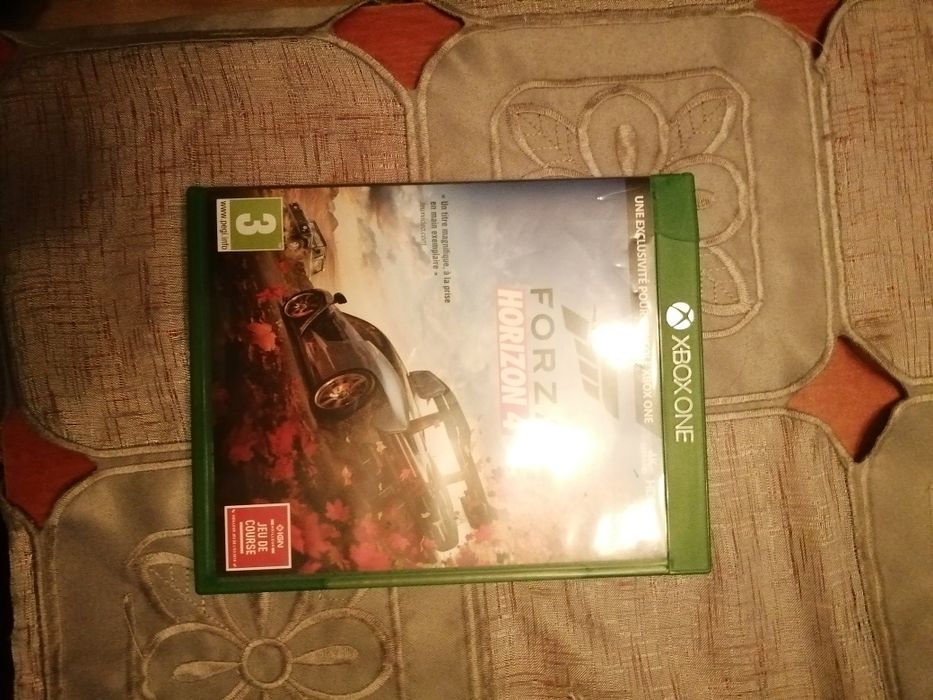 Xbox One S + gra forza horizon 4 (gratis) (BRAK KONTROLERA)