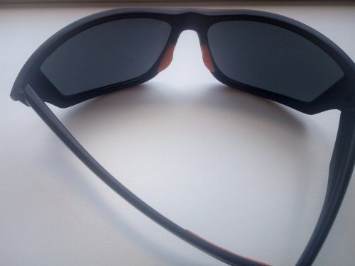 Солнцезащитные очки INVU с поляризационными линзами