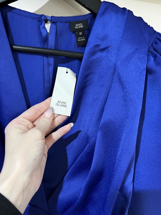 Chabrowa niebieska ciemnoniebieska bluzka River Island z falbanką