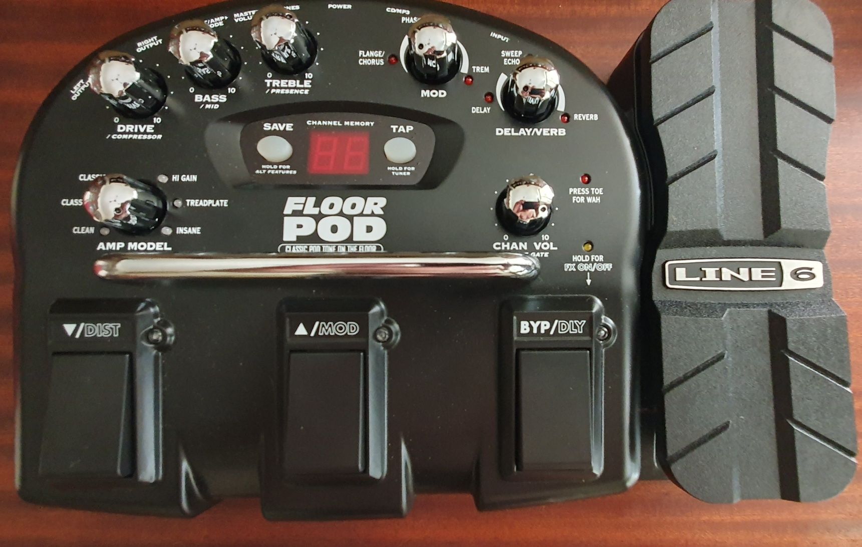 Pedaleira de efeitos para guitarra Line6 Floor Pod como nova