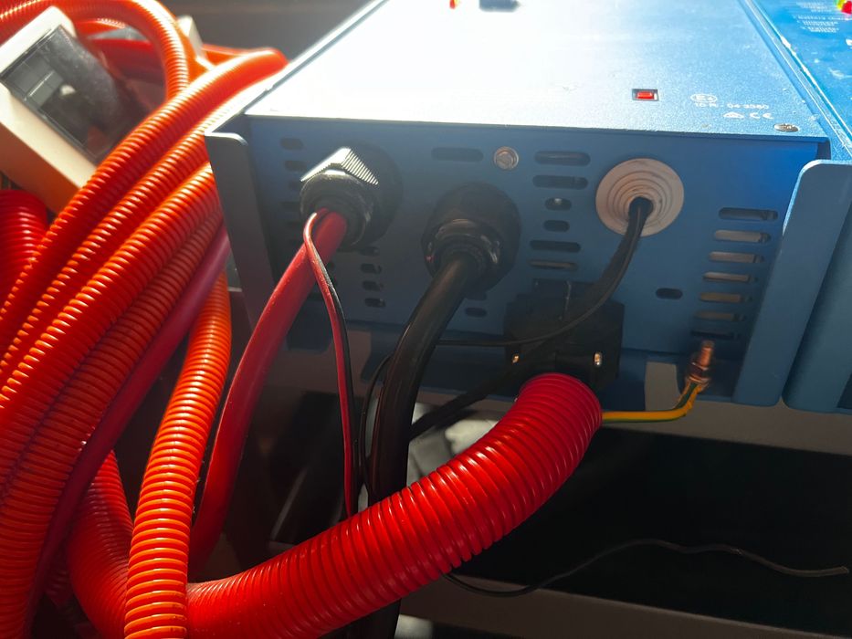 Інвектор перетворювач струму гібрид  Victron Energy