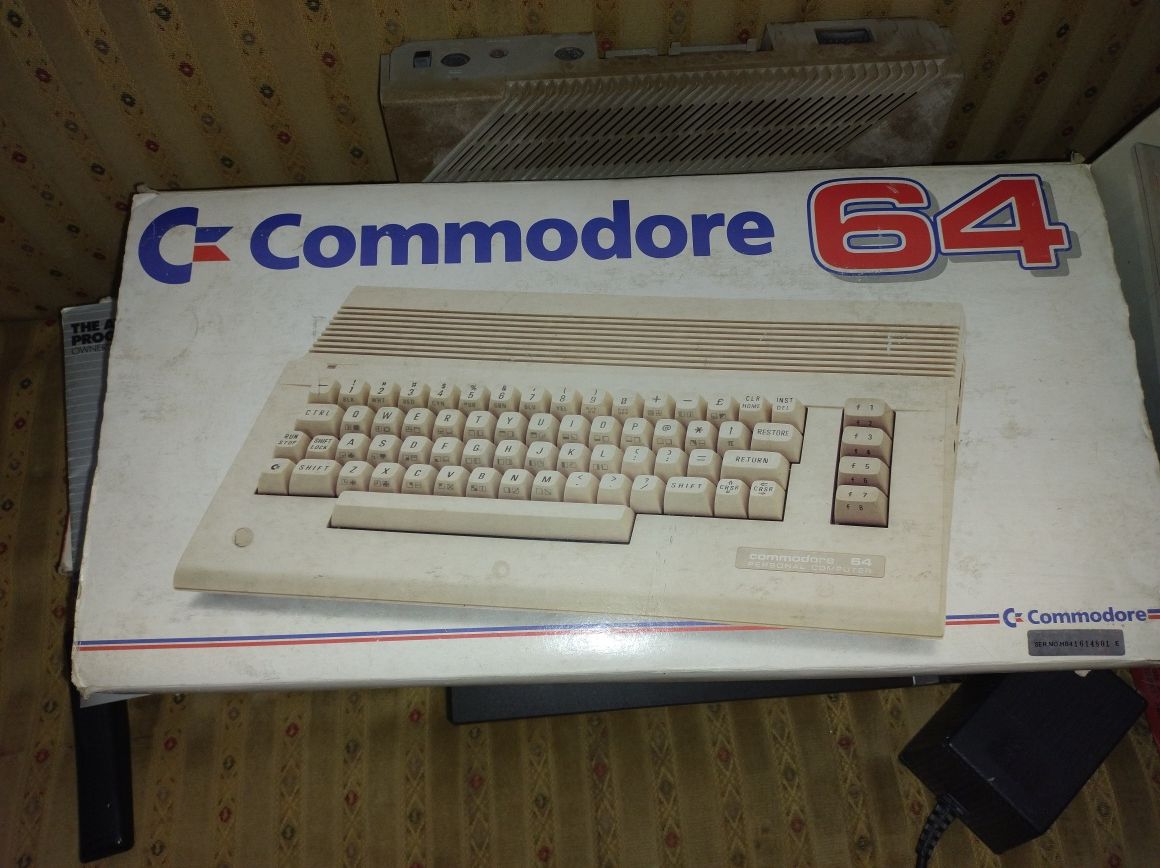 Commodore C64C box