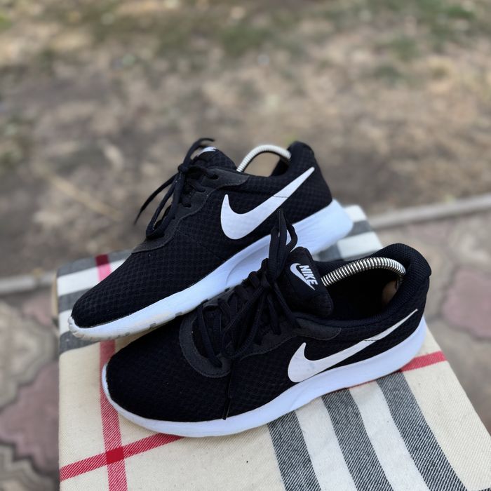 Кроссовки Nike Tanjun Black/White, 40 размер, Оригинал, Кросівки