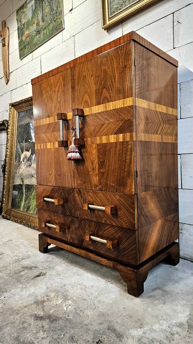 Stara podręczna szafka Komoda ART DECO ,,robi wrażenie,,