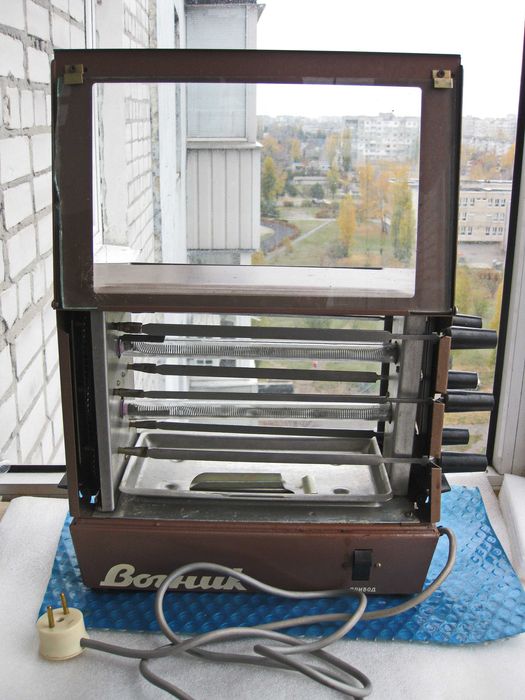 Электрошашлычница Вогник  6 шампуров СССР.