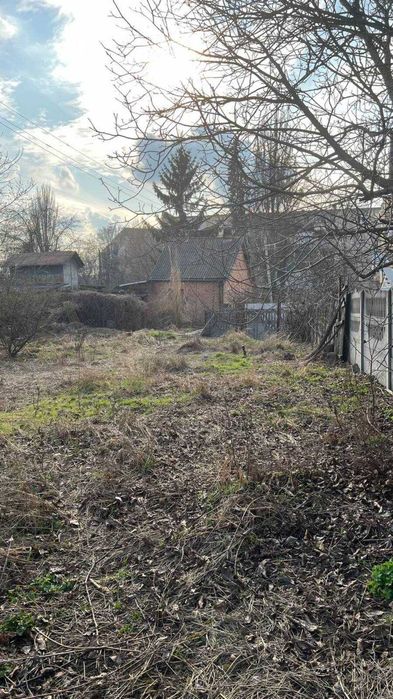 Продаж фасадного будинку з ділянкою