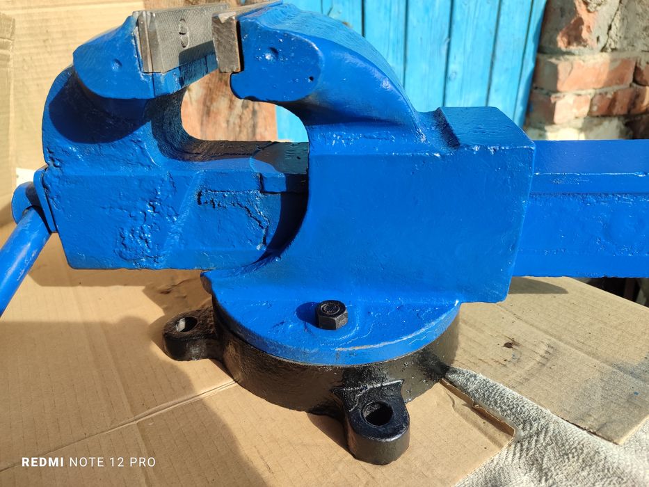 Мощные слесарные поворотные тиски 140  мм СССР