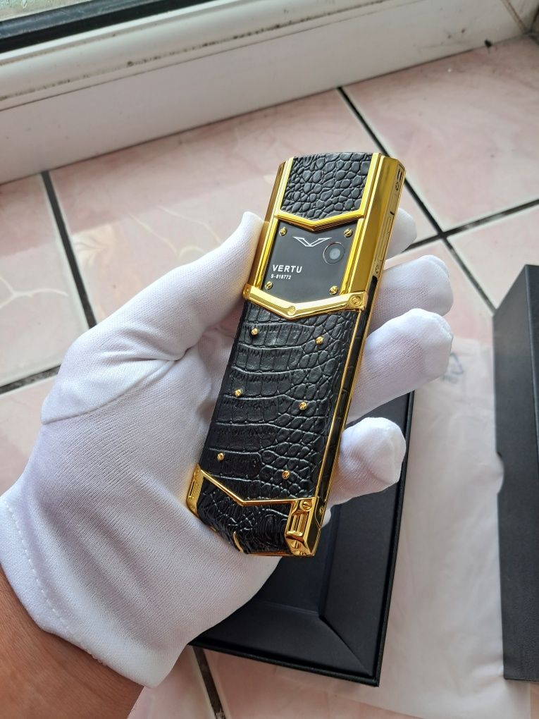 Мобильный кнопочный телефон vertu на 2 sim новый