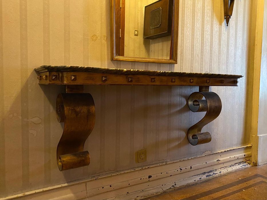 Parteleira e candelabros de parede