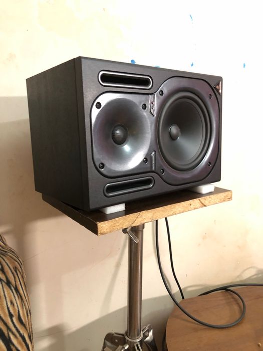 Студийные мониторы Beringer Truth B2030A бу