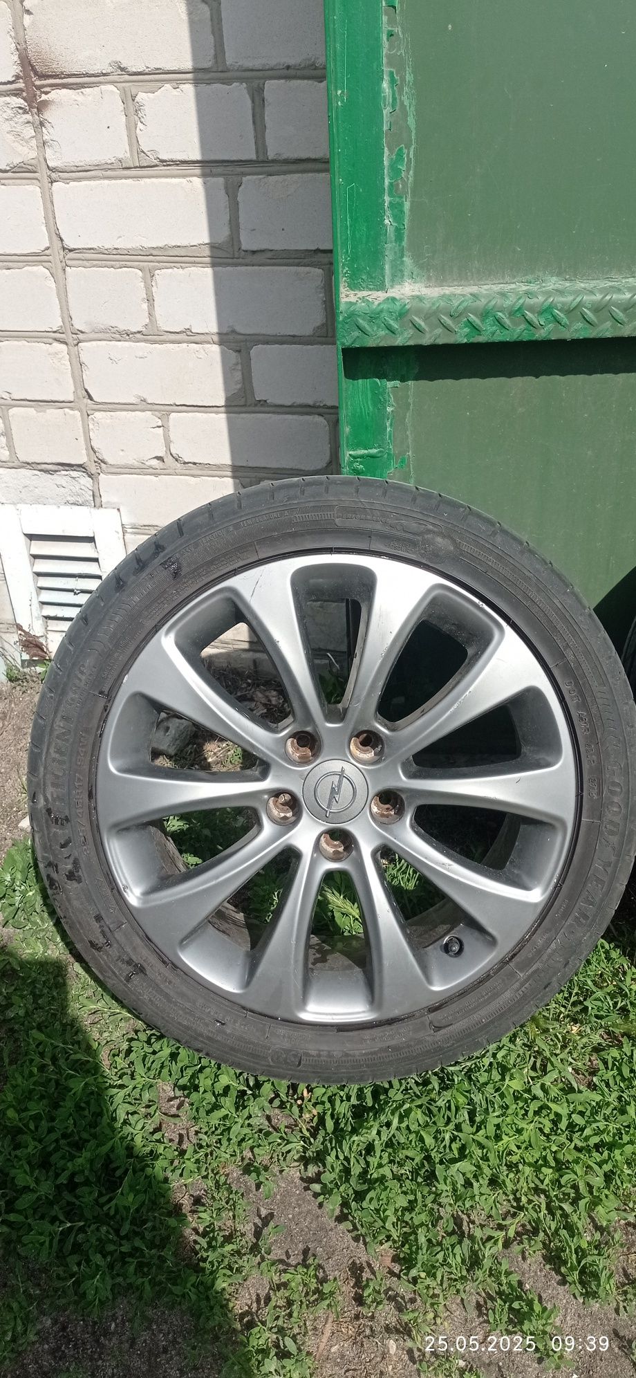 Продам Диски с резиной на  Opel R17 5х110