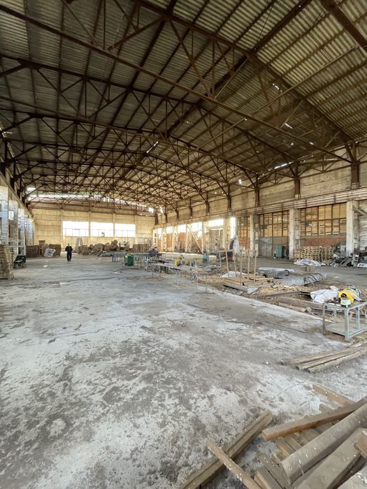 Продаж виробничого цеху з мостовим краном