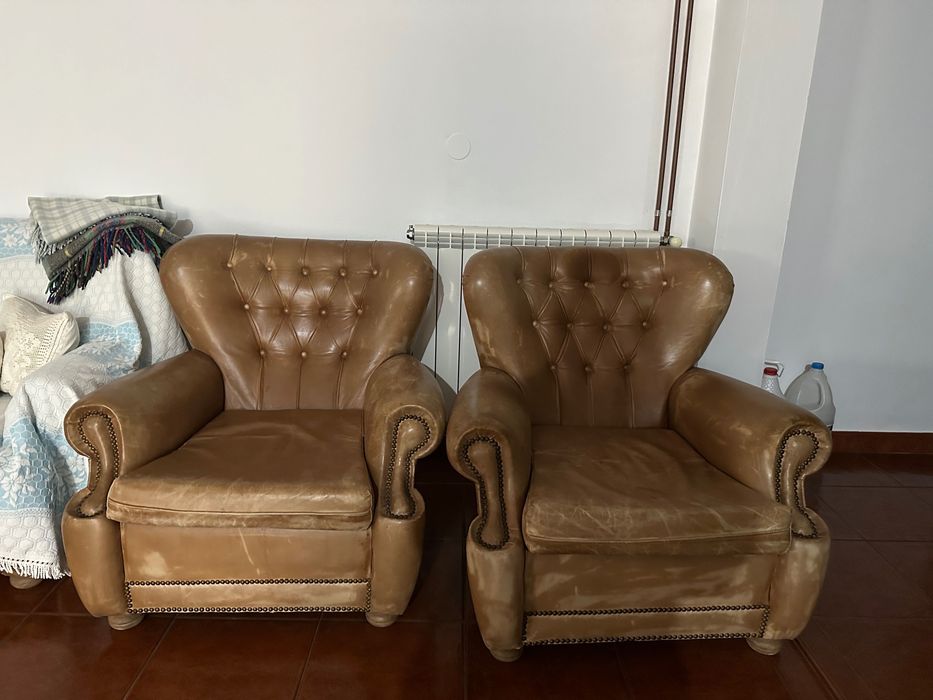 Sofás/ Poltronas pele